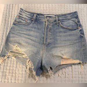 Mother; ultra high waisted tomcat kick fray short, size 29